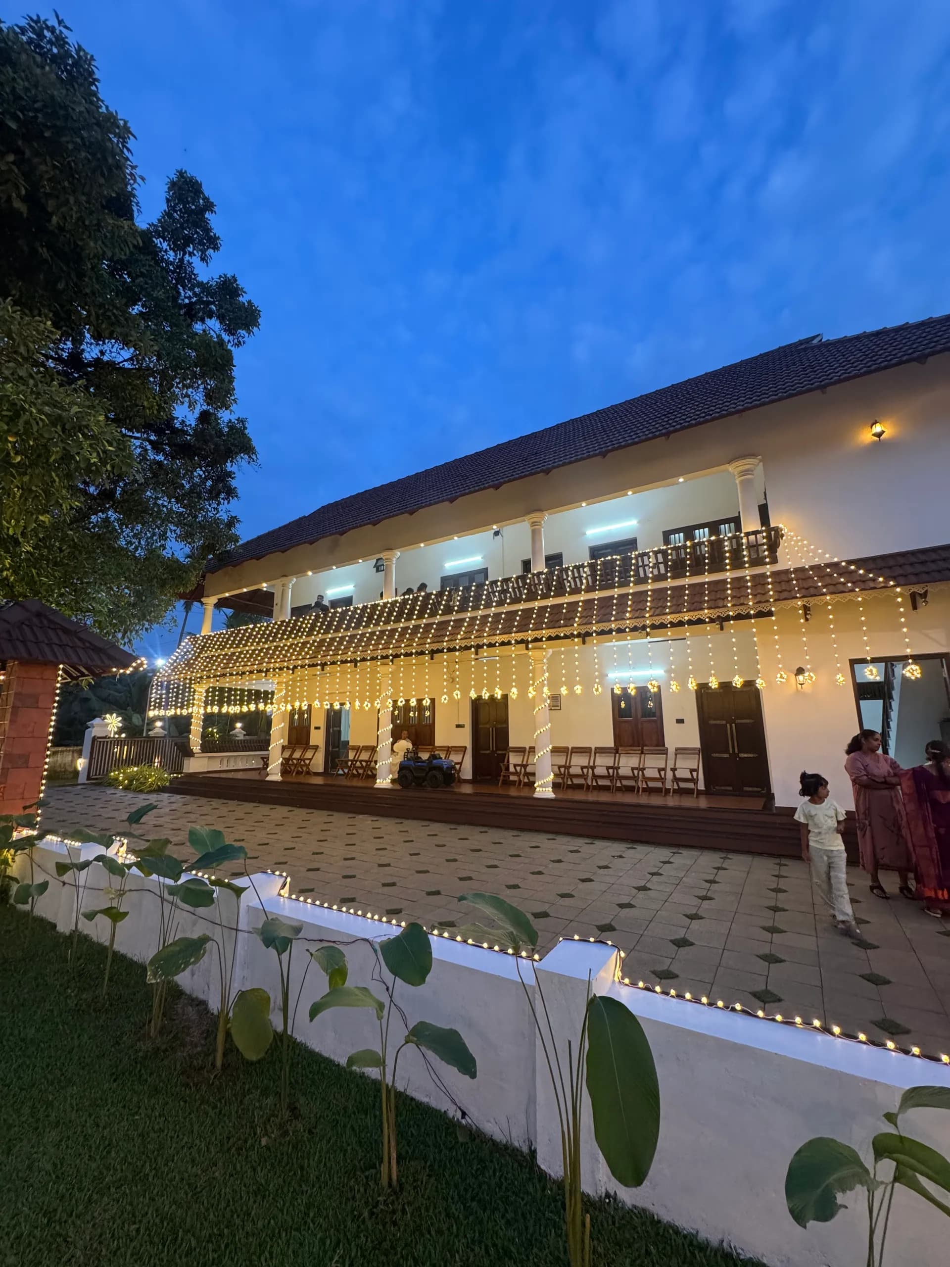 Intimate event centre