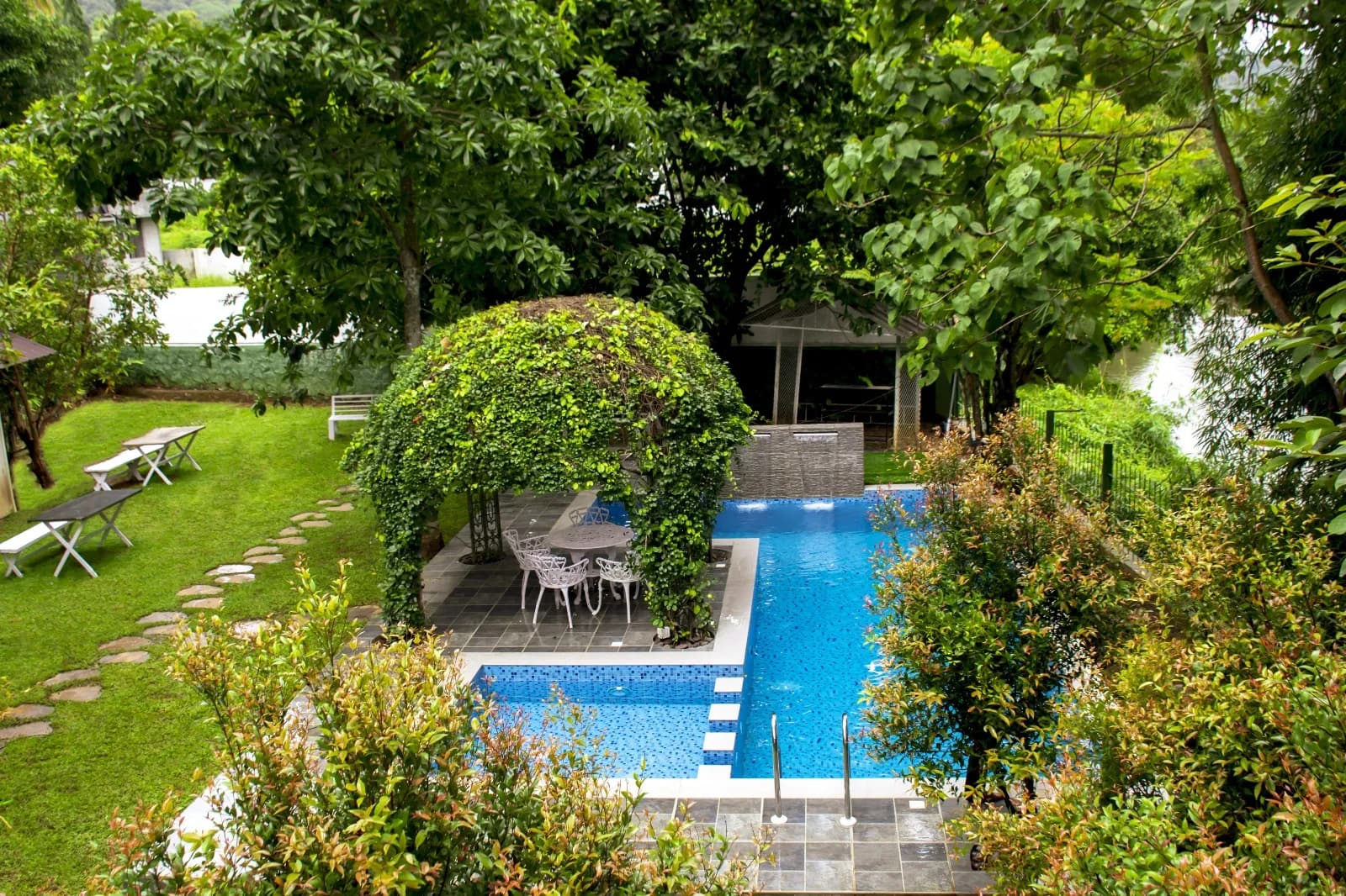 villa with pool